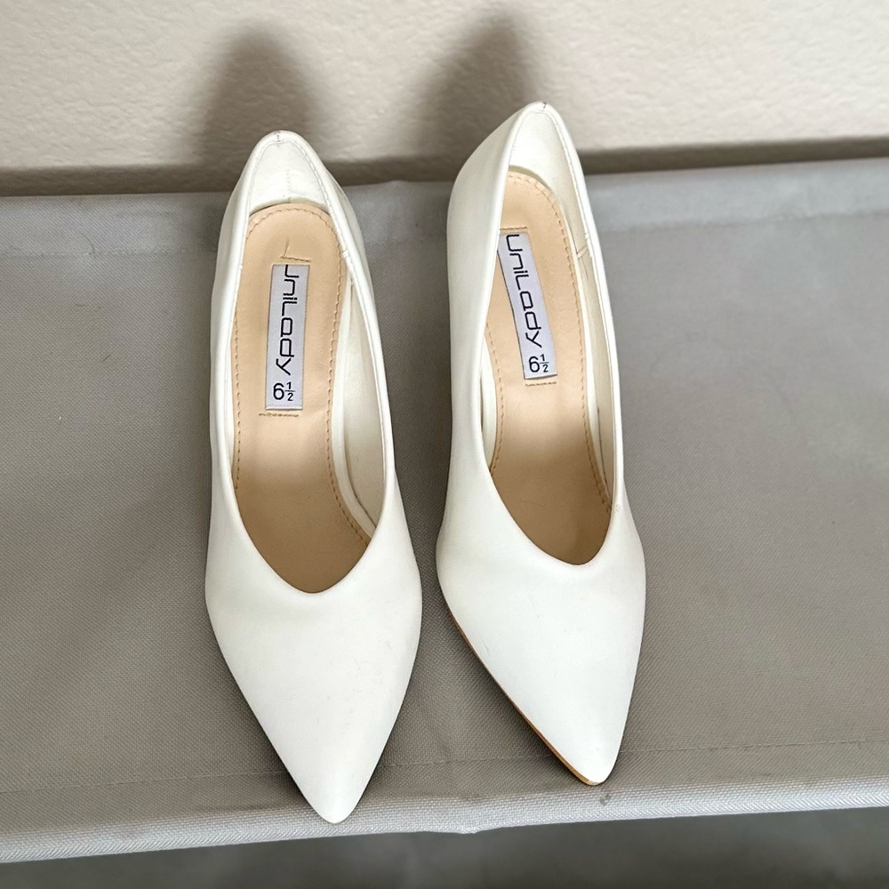 UniLady Cream Heel Vintage Style 6.5